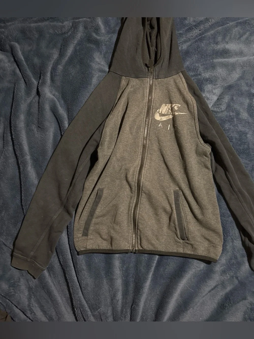 Nike Men’s Gray & Black Full-Zip Hooded Windbreaker
